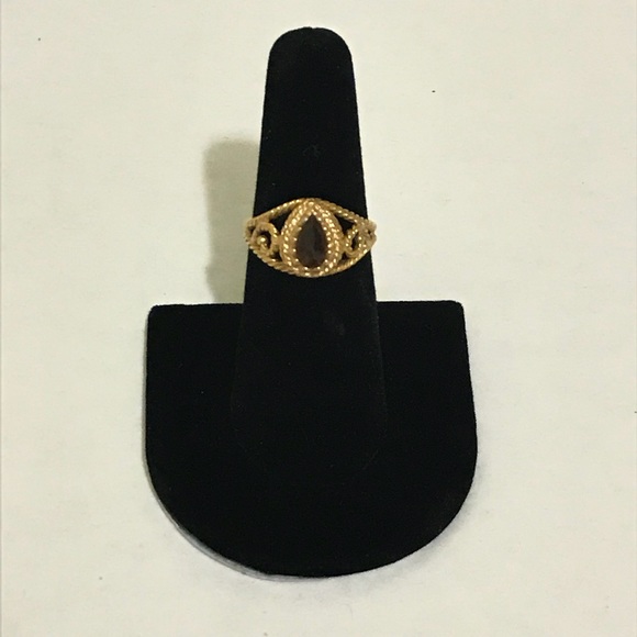 Jewelry - Vintage Avon Twist Design Ring with Faux Topaz💍